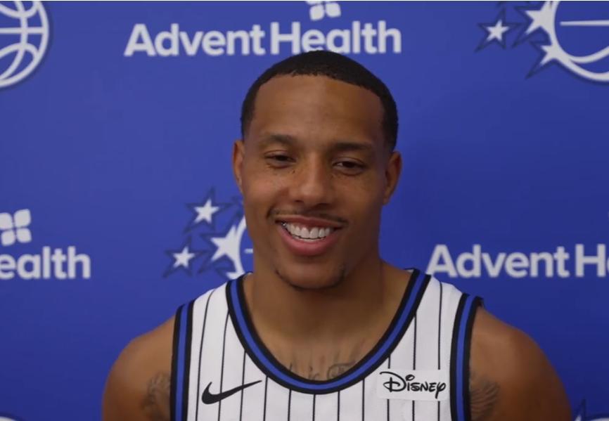 贝恩：我不想显得很冒犯 但知道去魔术后我立刻对电话笑出声