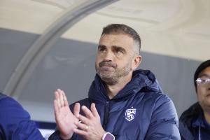 开云体育app-直播吧：三镇主帅马丁斯已下课，成中超新赛季首位下课主帅