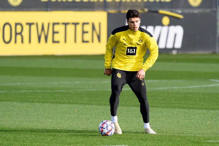 开云体育-德天空：门兴试图截胡多特中场雷纳，球员对转会持开放态度